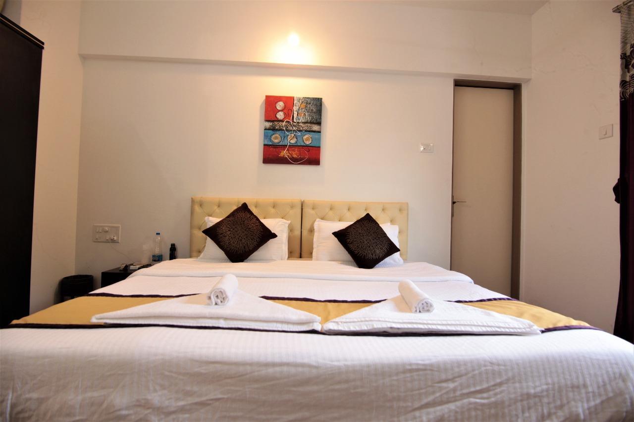 Veridical Hospitality, Baner - Pune Bed & Breakfast Bagian luar foto